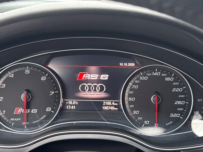 Audi RS 6 Avant 4.0 V8 TFSI 32V Schadevoertuig (2015, Grijs)