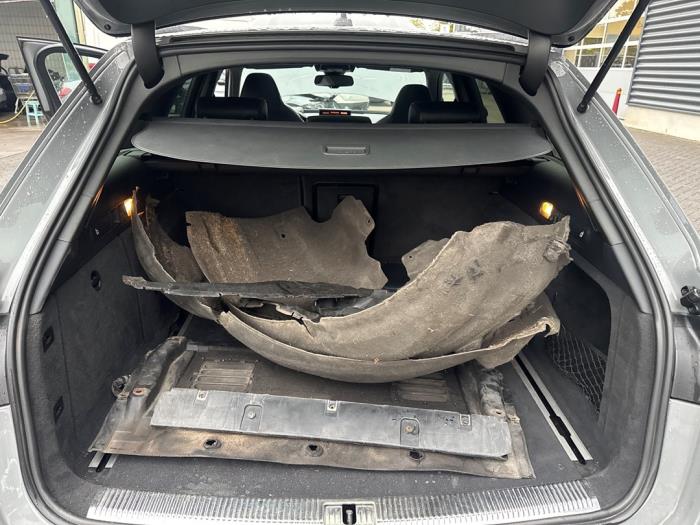 Audi RS 6 Avant 4.0 V8 TFSI 32V Schadevoertuig (2015, Grijs)