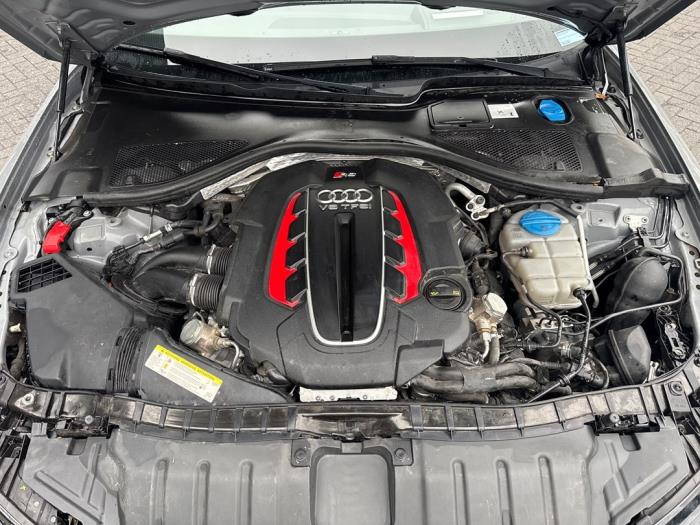 Audi RS 6 Avant 4.0 V8 TFSI 32V Schadevoertuig (2015, Grijs)
