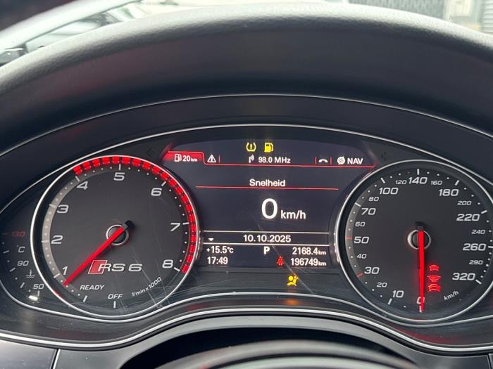 Audi RS 6 Avant 4.0 V8 TFSI 32V Schadevoertuig (2015, Grijs)