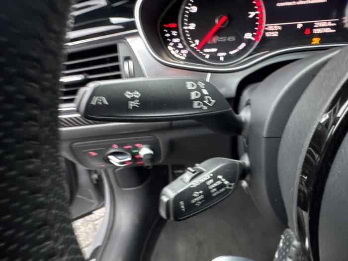 Audi RS 6 Avant 4.0 V8 TFSI 32V Schadevoertuig (2015, Grijs)