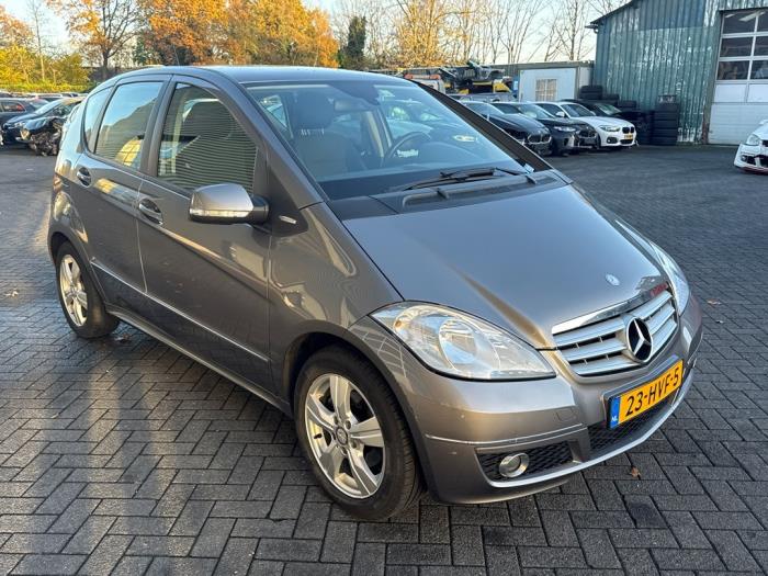 Mercedes A 1.5 A-150 5-Drs. Schadevoertuig (2009, Grijs)