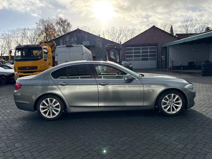 BMW 5 serie 523i 24V Schadevoertuig (2010, Grijs)