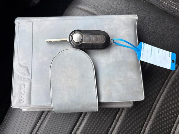 Iveco New Daily VI 33S13, 35C13, 35S13 Schadevoertuig (2016, Graniet)