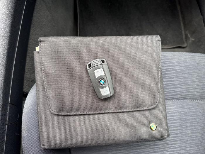 BMW 1 serie 118i 16V Schadevoertuig (2009, Wit)