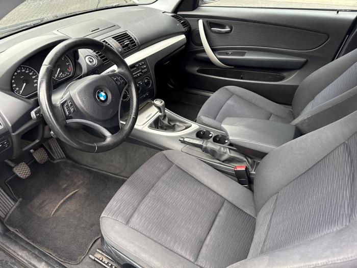 BMW 1 serie 118i 16V Schadevoertuig (2009, Wit)