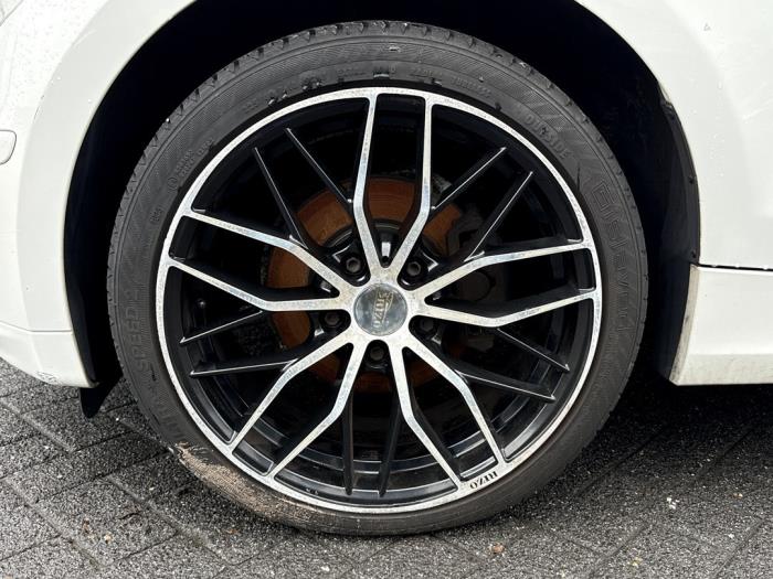 BMW 1 serie 118i 16V Schadevoertuig (2009, Wit)