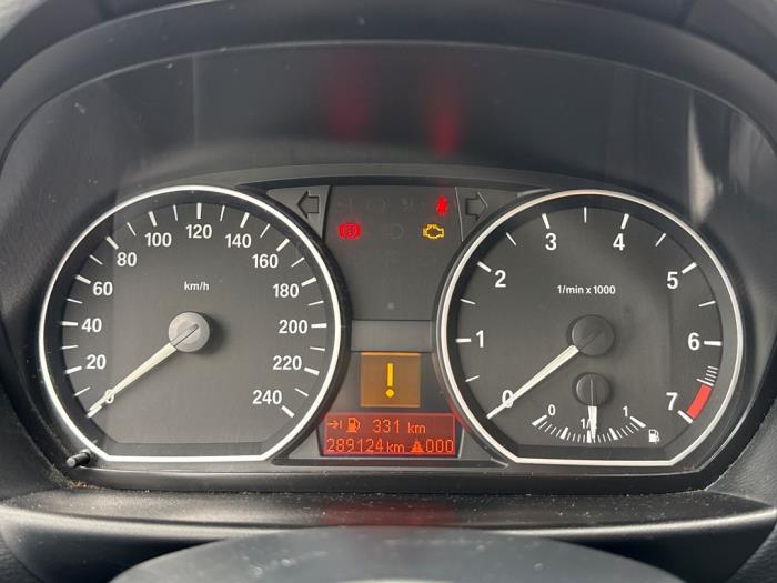 BMW 1 serie 118i 16V Schadevoertuig (2009, Wit)