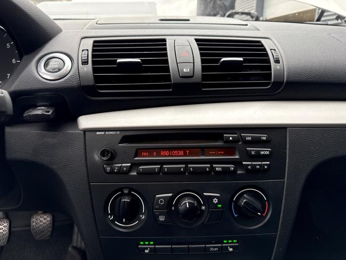 BMW 1 serie 118i 16V Schadevoertuig (2009, Wit)