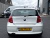 BMW 1 serie 118i 16V Schadevoertuig (2009, Wit)