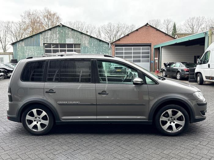 Volkswagen Touran 1.4 16V TSI 140 Schadevoertuig (2010, Grijs)