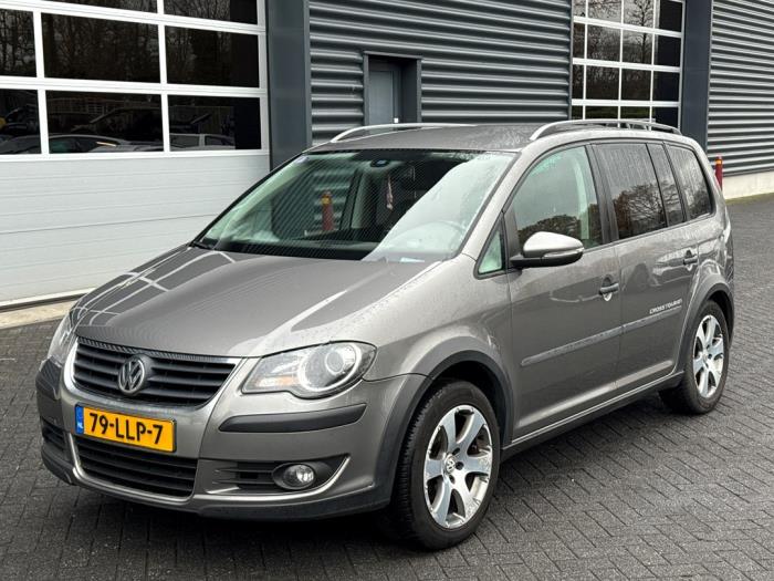 Volkswagen Touran 1.4 16V TSI 140 Schadevoertuig (2010, Grijs)