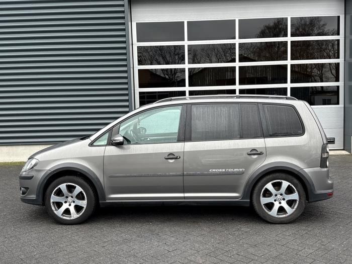 Volkswagen Touran 1.4 16V TSI 140 Schadevoertuig (2010, Grijs)