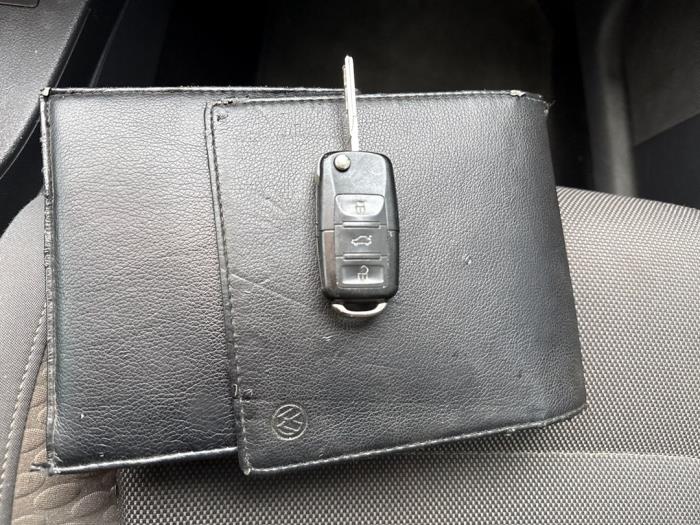 Volkswagen Touran 1.4 16V TSI 140 Schadevoertuig (2010, Grijs)