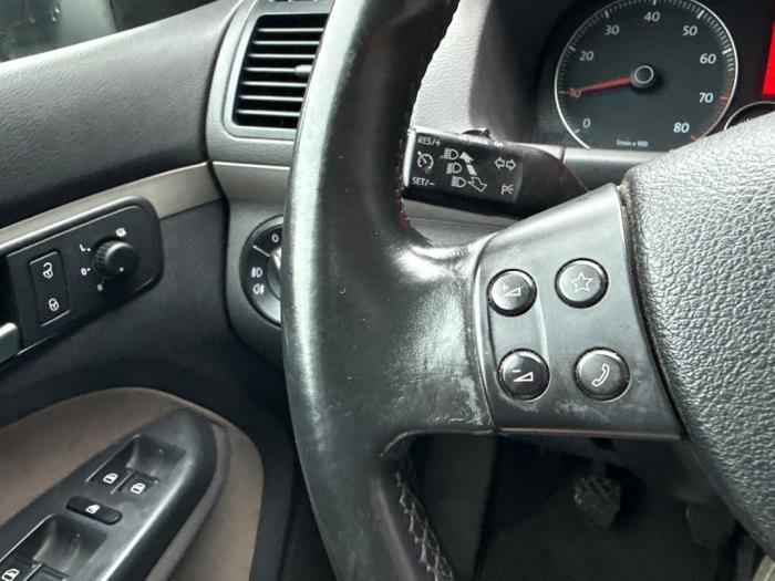 Volkswagen Touran 1.4 16V TSI 140 Schadevoertuig (2010, Grijs)