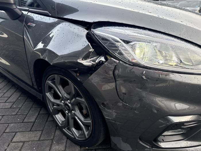 Ford Fiesta 7 1.0 EcoBoost 12V Hybrid 125 Schadevoertuig (2021, Grijs)