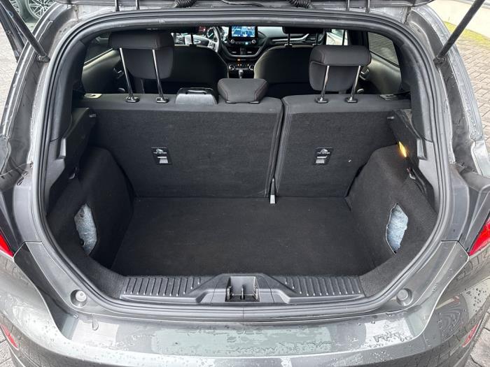 Ford Fiesta 7 1.0 EcoBoost 12V Hybrid 125 Schadevoertuig (2021, Grijs)