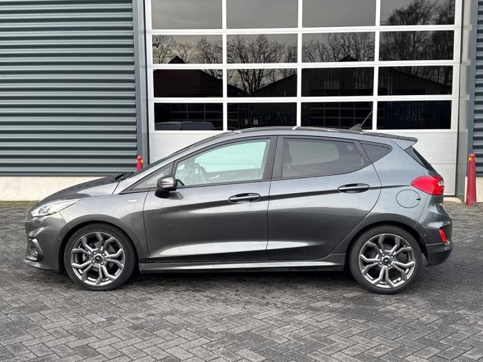 Ford Fiesta 7 1.0 EcoBoost 12V Hybrid 125 Schadevoertuig (2021, Grijs)