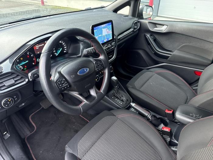 Ford Fiesta 7 1.0 EcoBoost 12V Hybrid 125 Schadevoertuig (2021, Grijs)