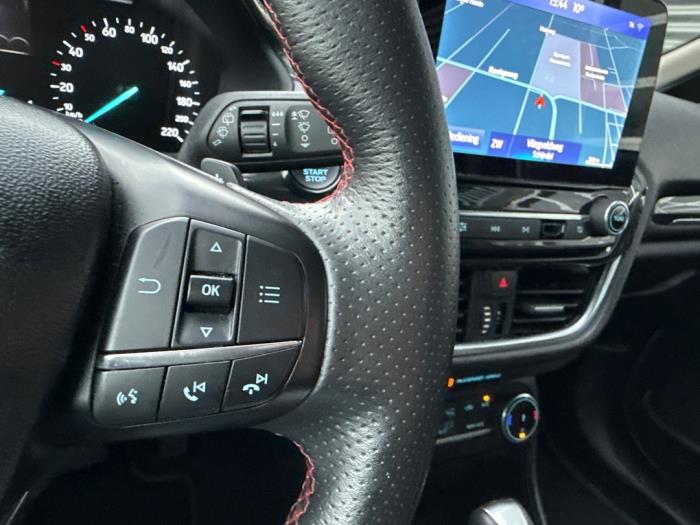 Ford Fiesta 7 1.0 EcoBoost 12V Hybrid 125 Schadevoertuig (2021, Grijs)