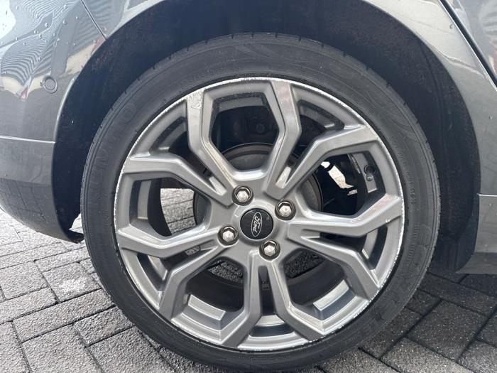 Ford Fiesta 7 1.0 EcoBoost 12V Hybrid 125 Schadevoertuig (2021, Grijs)