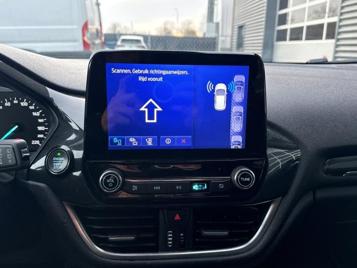 Ford Fiesta 7 1.0 EcoBoost 12V Hybrid 125 Schadevoertuig (2021, Grijs)