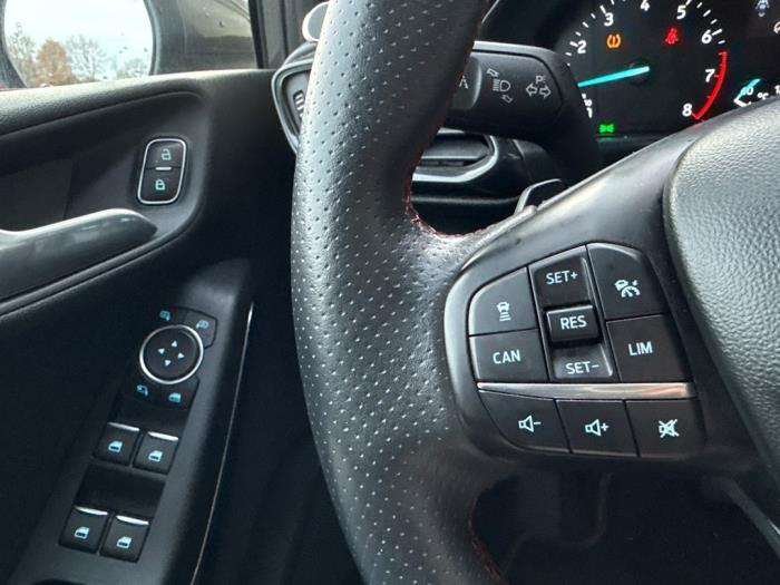 Ford Fiesta 7 1.0 EcoBoost 12V Hybrid 125 Schadevoertuig (2021, Grijs)