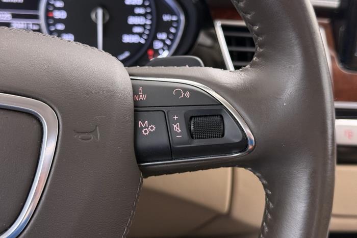 Audi A8 2.0 TFSI 16V Hybrid Schadevoertuig (2012, Bruin)