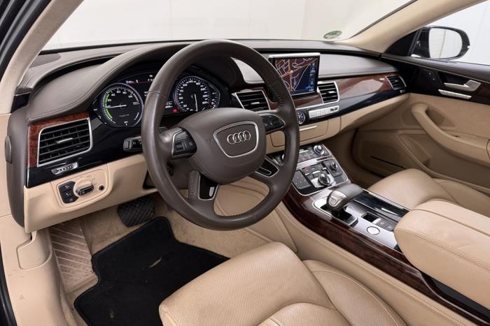 Audi A8 2.0 TFSI 16V Hybrid Schadevoertuig (2012, Bruin)