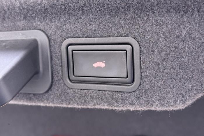 Audi A8 2.0 TFSI 16V Hybrid Schadevoertuig (2012, Bruin)