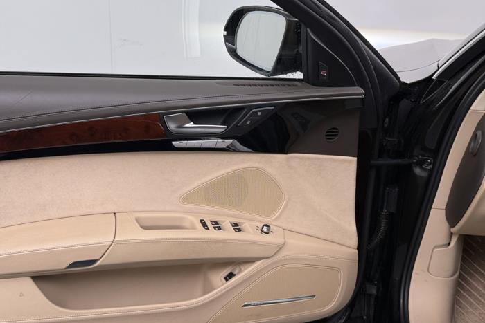 Audi A8 2.0 TFSI 16V Hybrid Schadevoertuig (2012, Bruin)