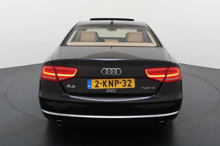 Audi A8 2.0 TFSI 16V Hybrid Schadevoertuig (2012, Bruin)