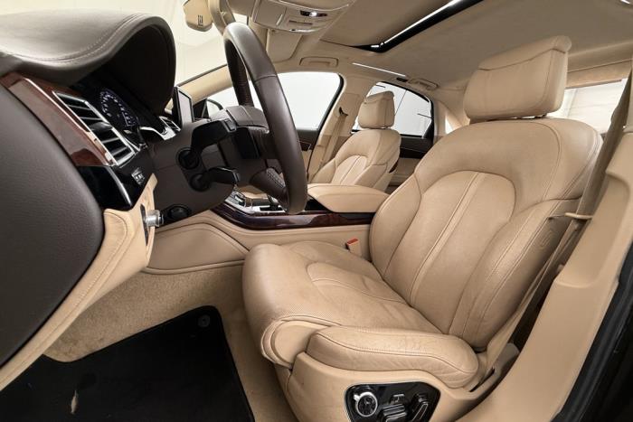 Audi A8 2.0 TFSI 16V Hybrid Schadevoertuig (2012, Bruin)