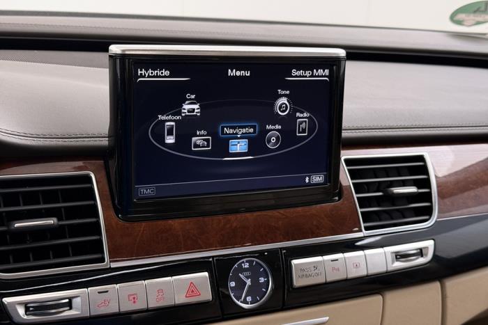 Audi A8 2.0 TFSI 16V Hybrid Schadevoertuig (2012, Bruin)