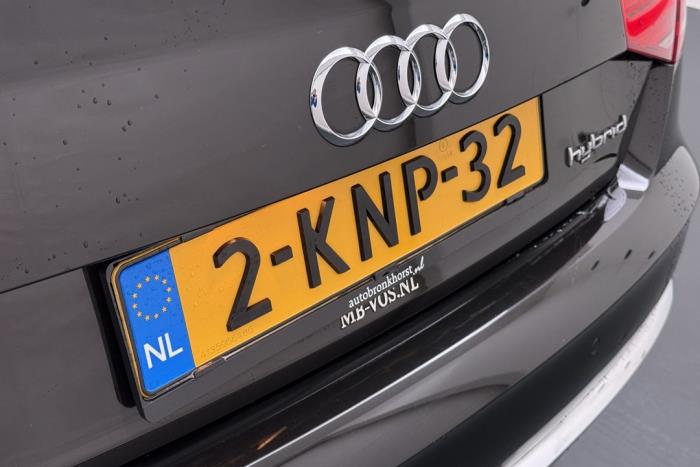 Audi A8 2.0 TFSI 16V Hybrid Schadevoertuig (2012, Bruin)