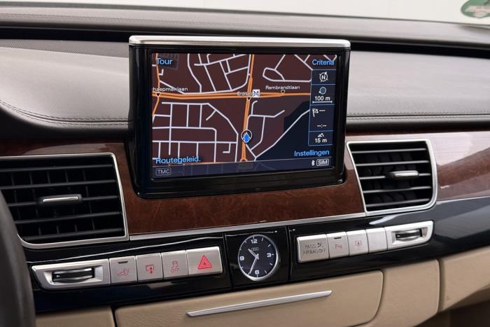 Audi A8 2.0 TFSI 16V Hybrid Schadevoertuig (2012, Bruin)