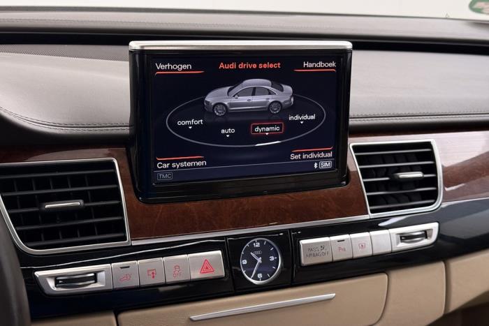 Audi A8 2.0 TFSI 16V Hybrid Schadevoertuig (2012, Bruin)