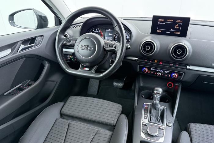 Audi A3 Sportback 1.4 TFSI ACT Ultra 16V Schadevoertuig (2016, Zwart)