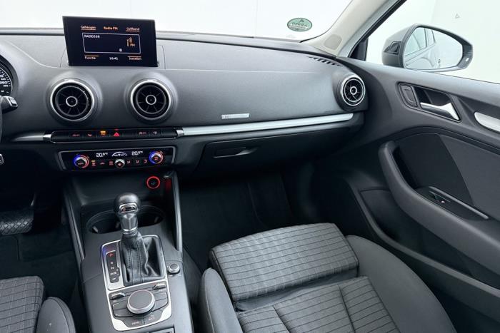 Audi A3 Sportback 1.4 TFSI ACT Ultra 16V Schadevoertuig (2016, Zwart)