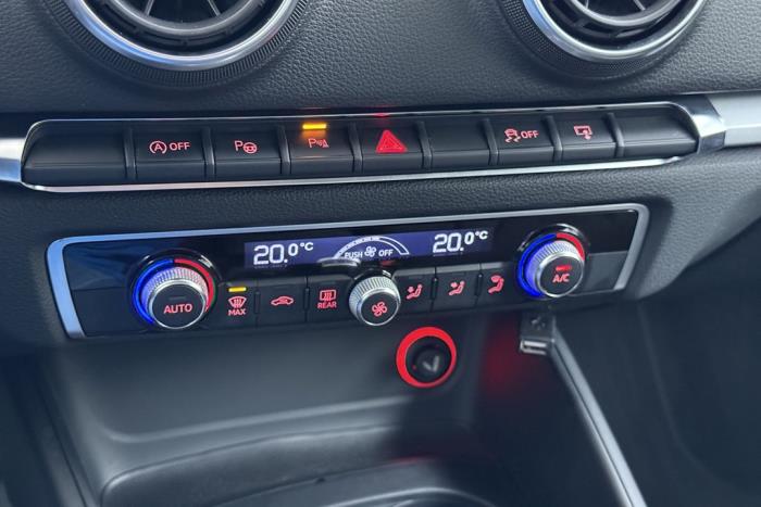 Audi A3 Sportback 1.4 TFSI ACT Ultra 16V Schadevoertuig (2016, Zwart)