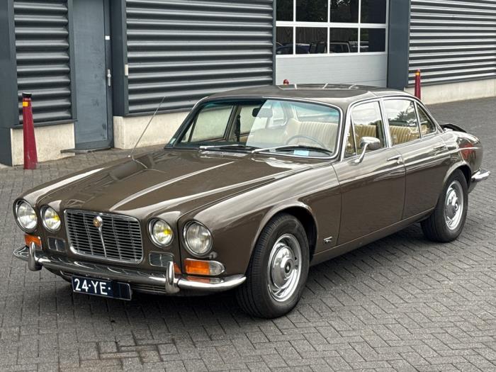 Jaguar XJ  (Schade)