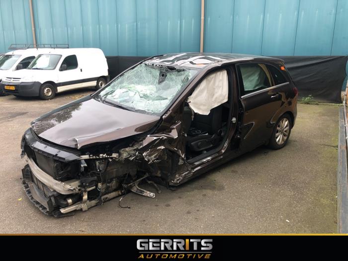 Mercedes B 1.6 B-180 BlueEFFICIENCY Turbo 16V Sloopvoertuig (2017, Bruin)