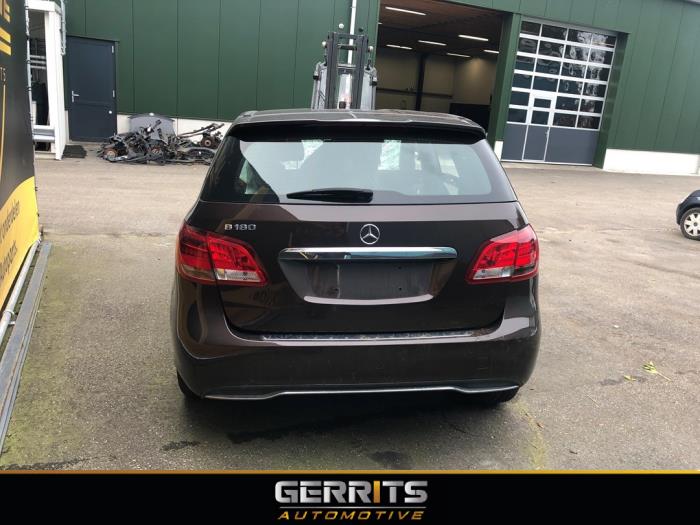 Mercedes B 1.6 B-180 BlueEFFICIENCY Turbo 16V Sloopvoertuig (2017, Bruin)