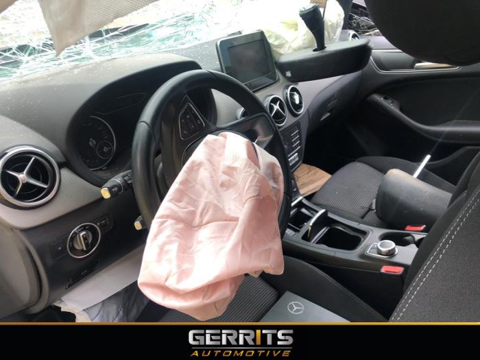 Mercedes B 1.6 B-180 BlueEFFICIENCY Turbo 16V Sloopvoertuig (2017, Bruin)