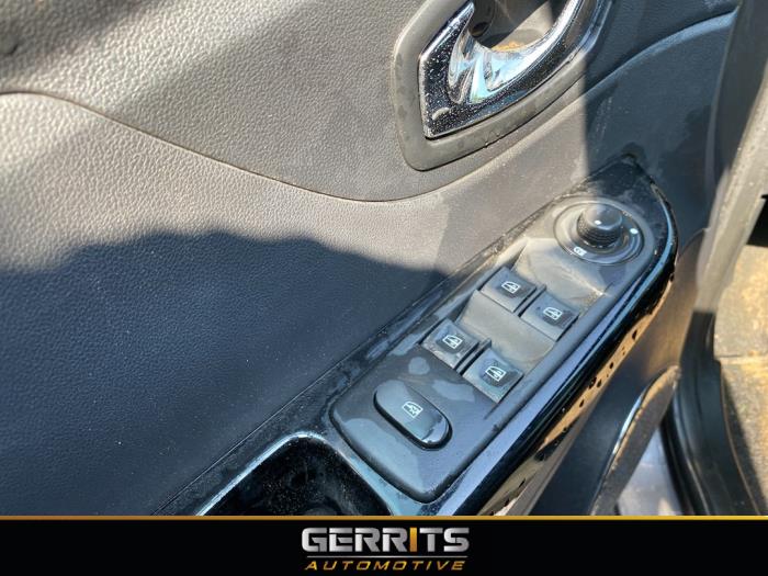 Renault Captur I 1.2 TCE 16V EDC Sloopvoertuig (2016, Grijs)