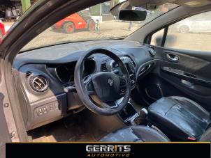 Renault Captur I 1.2 TCE 16V EDC Sloopvoertuig (2016, Grijs)