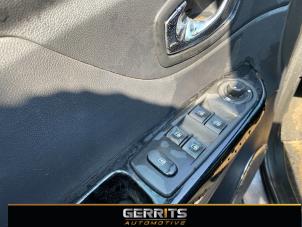 Renault Captur I 1.2 TCE 16V EDC Sloopvoertuig (2016, Grijs)