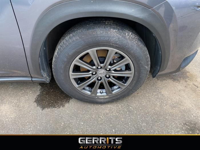 Lexus NX I 300h 2.5 16V 4x4 Sloopvoertuig (2014, Grijs)