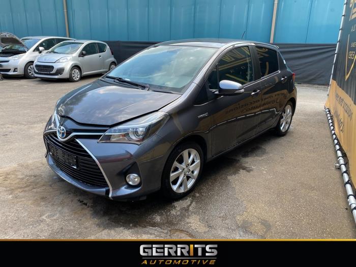 Toyota Yaris III 1.5 16V Hybrid Sloopvoertuig (2015, Grijs)