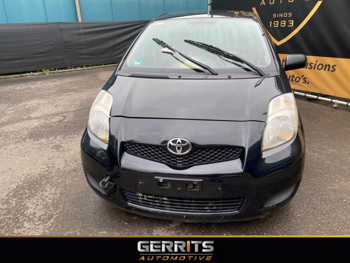 Toyota Yaris II 1.0 12V VVT-i Sloopvoertuig (2010, Zwart)
